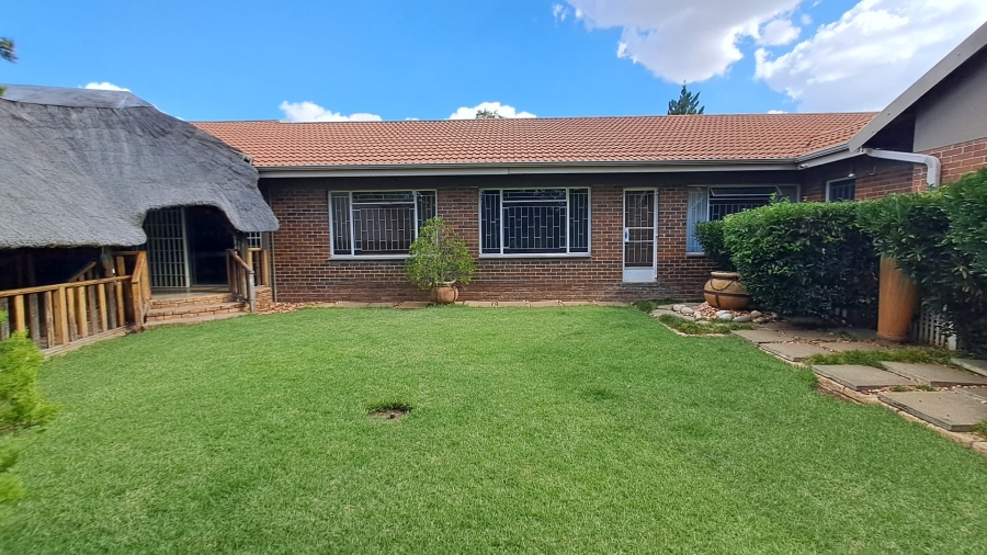 5 Bedroom Property for Sale in Fichardt Park Free State